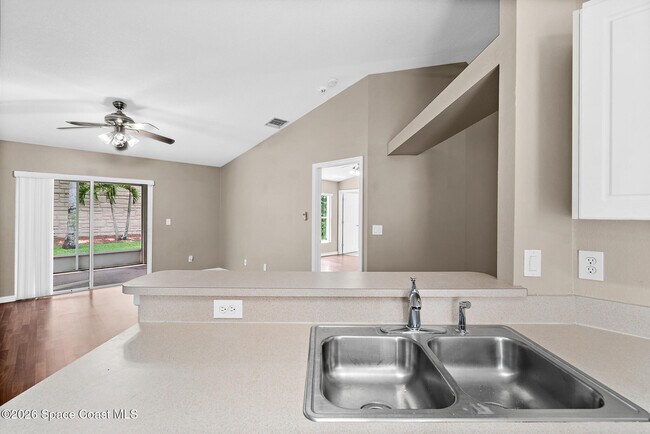 Building Photo - 2467 Deercroft Dr