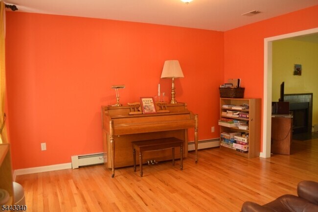 Building Photo - 25 Haddon Rd