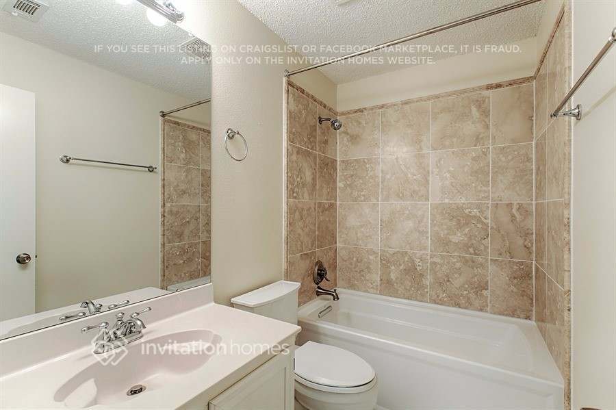 Building Photo - 1417 Creekview Dr