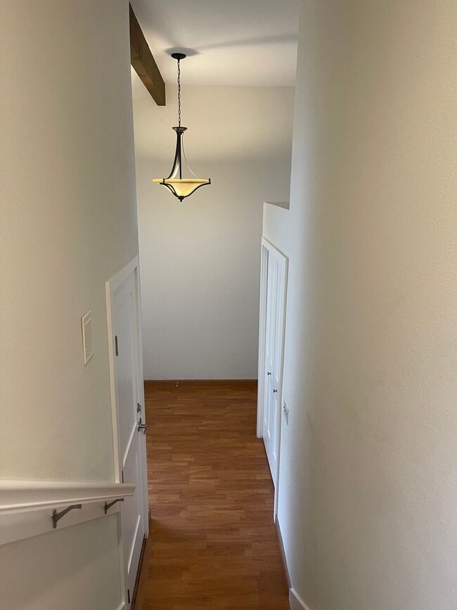 Building Photo - Spacious 2br with additional room in The M...