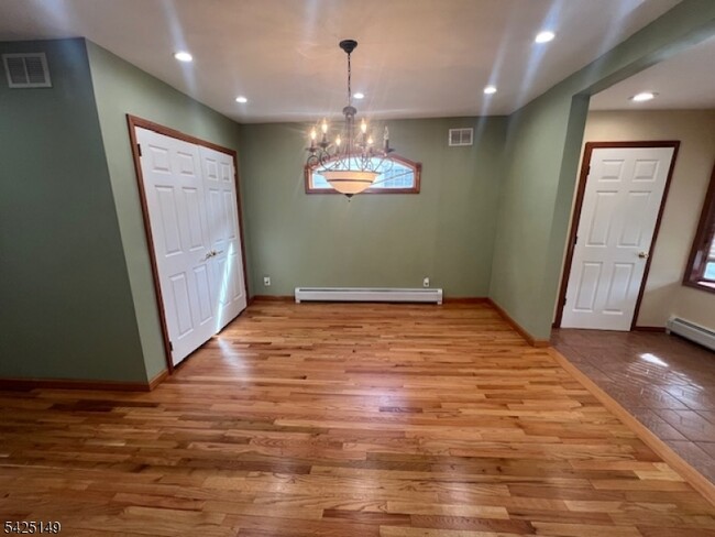 Building Photo - 81 S Maple Ave