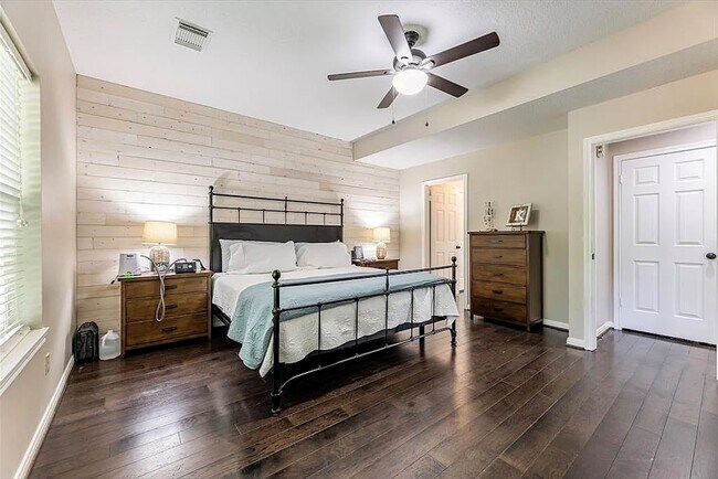 Building Photo - 5434 Chinaberry Grove