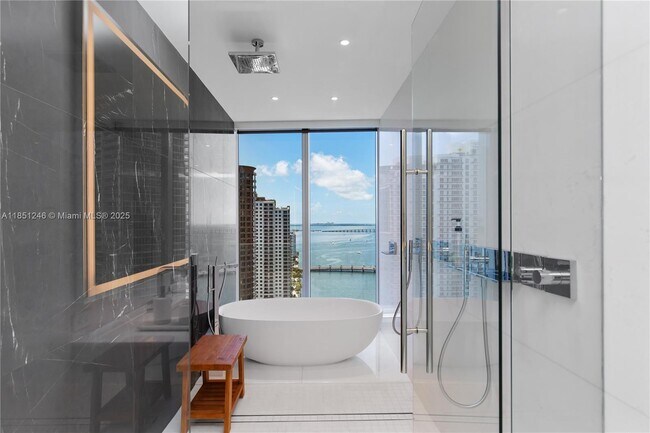 Building Photo - 300 Biscayne Blvd Way