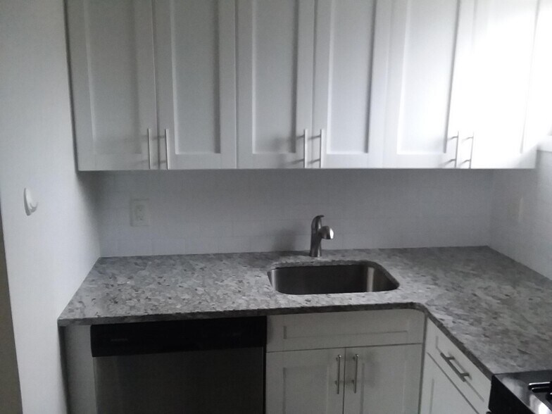 Primary Photo - 1634 Maple St