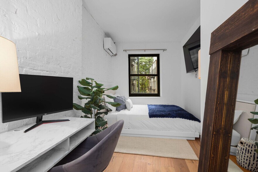 Building Photo - 354 Bowery-SI ID1035000P