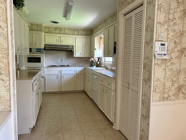 Building Photo - 7214 Sharpview Dr