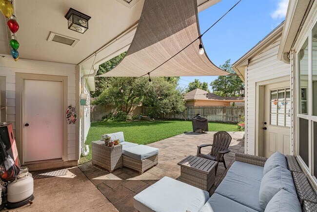 Building Photo - 11414 Del Monte Dr