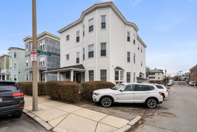 Building Photo - 176 Minot St