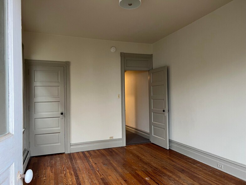 Building Photo - 25 S West End Ave