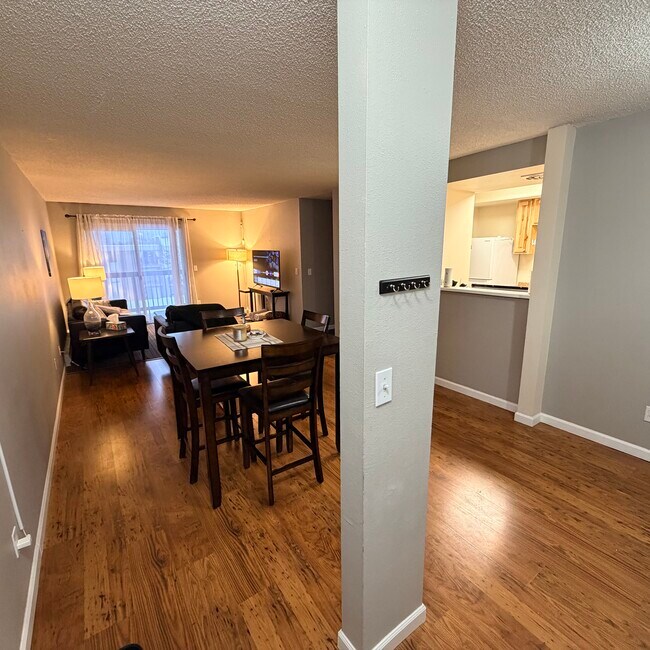 Building Photo - 4660 Reka Dr