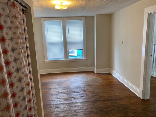 Building Photo - 362 Oldham Ave