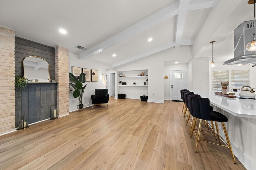 Building Photo - 16502 Fox Knoll
