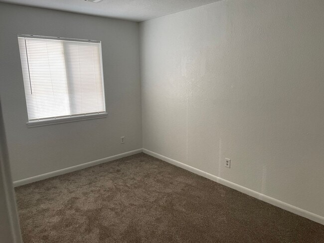 Building Photo - 716 30th Ave Ct