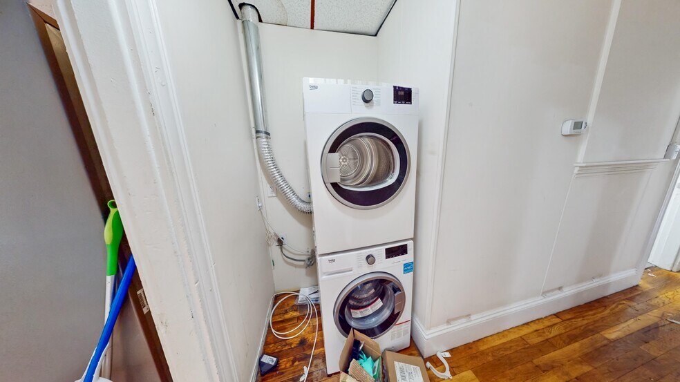 Building Photo - 882 Huntington Ave