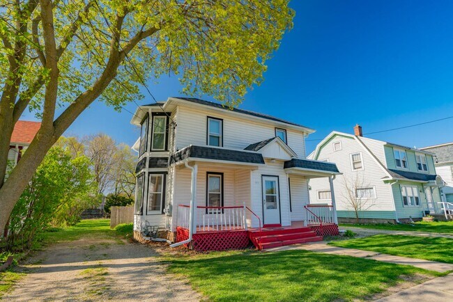 Building Photo - 427 Vernal Ave