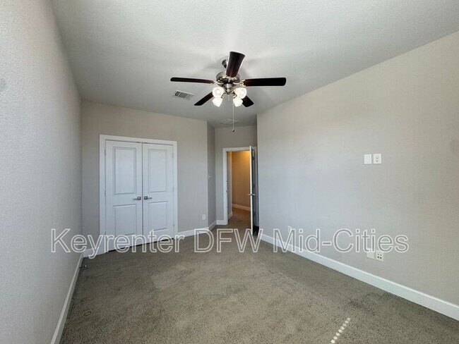 Building Photo - 6726 DeLeon St