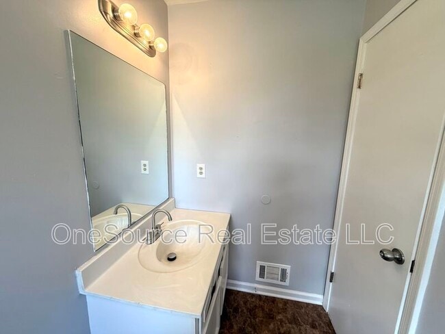 Building Photo - 3626 N Hopkins Ct