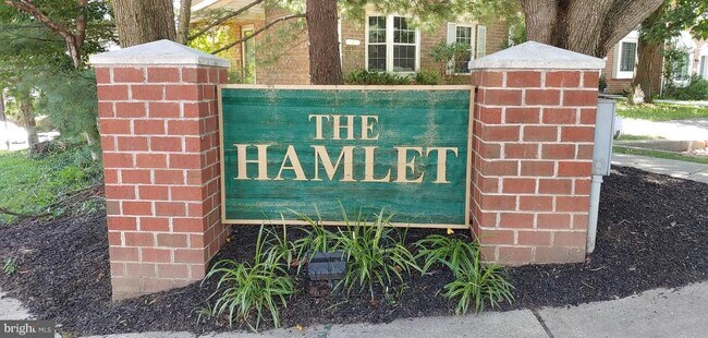 Building Photo - 9 Hamlet Dr