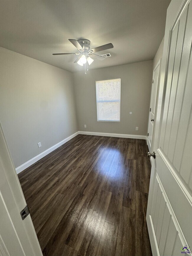 Building Photo - 301 Doyle St