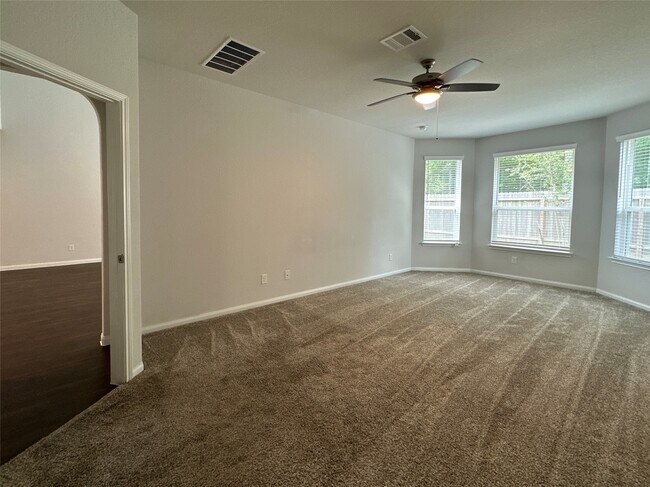Building Photo - 2611 Hoffman Ln