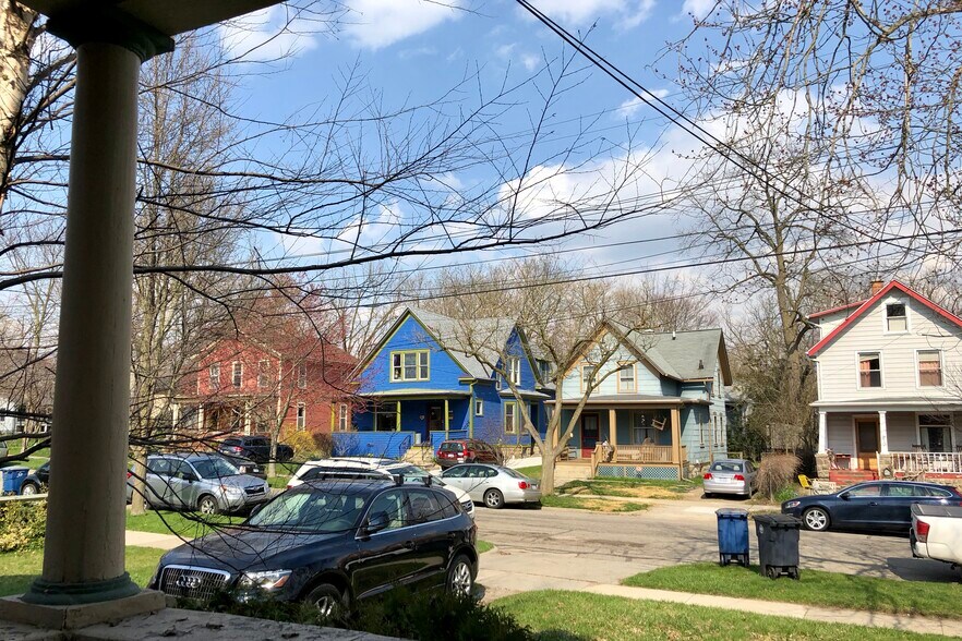 Building Photo - 607 Fountain St