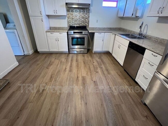 Building Photo - 327 S 2nd St