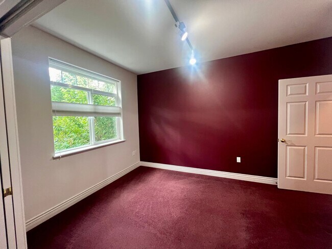 Building Photo - Cozy 2Bd 2Ba El Dorado Condo in Bellingham! (55+ RESIDENTS ONLY)