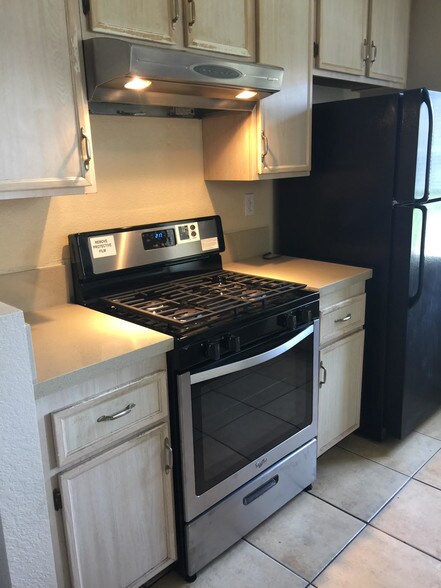 kitchen - 10868 Aderman Ave