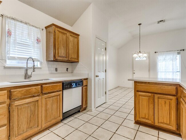 Building Photo - 1717 Foxfire Rd
