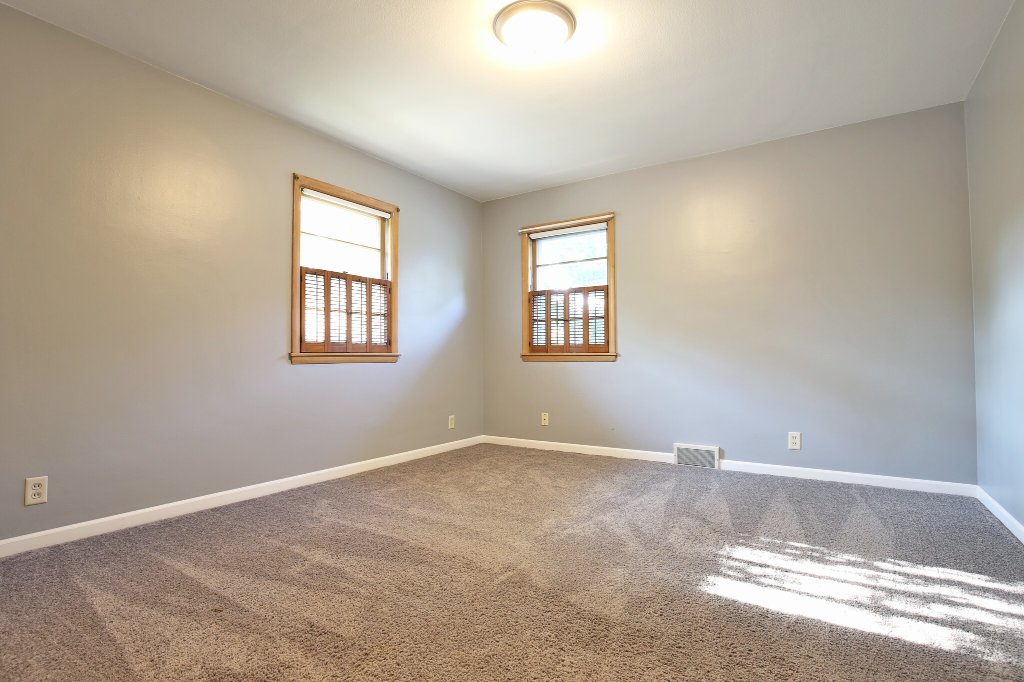 Master Bedroom - 5752 Russell Ave S