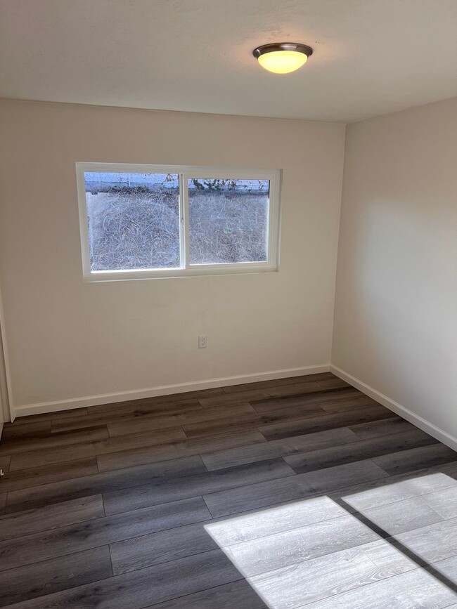 Building Photo - AVAILABLE NOW: Freshly remodeled 4 bedroom...