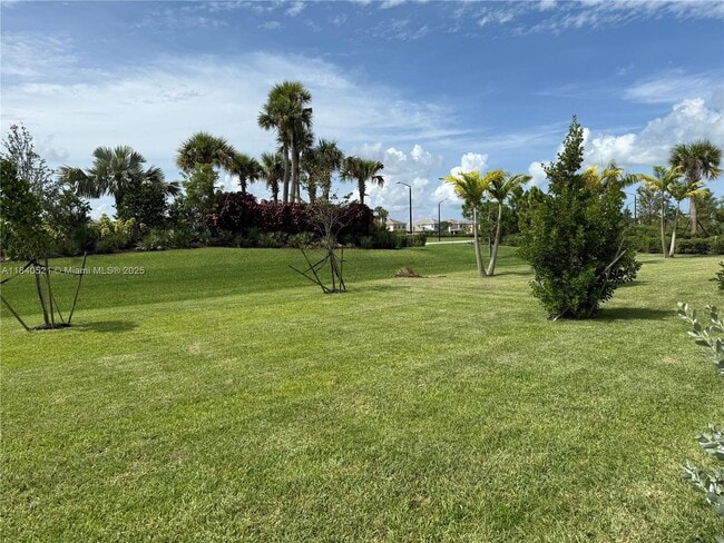 Building Photo - 14814 Wildwood Cir