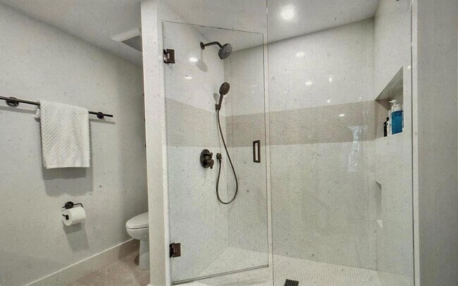 Building Photo - 1100 Scotia Dr