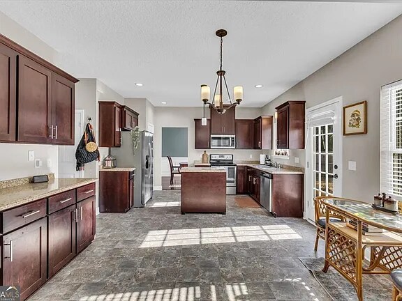 Building Photo - 732 Waterlily Ct