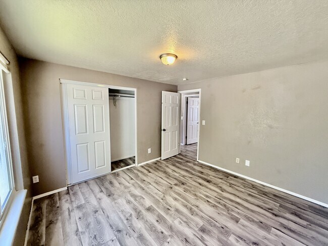 Building Photo - 1247 N 700 W