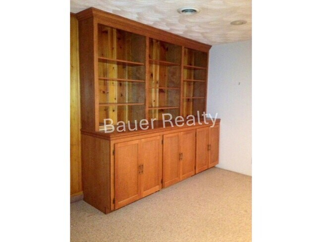 Building Photo - Three Bedroom, Southside Ashland