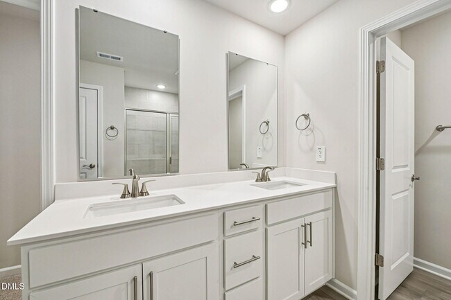 Building Photo - 928 Grand Mesa Dr