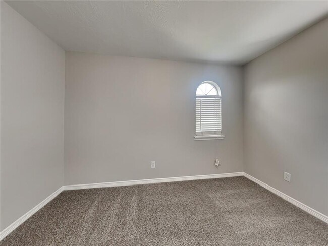 Building Photo - 10834 Golden Sunshine Dr