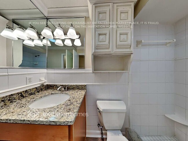 Building Photo - 1463 Oak Pl