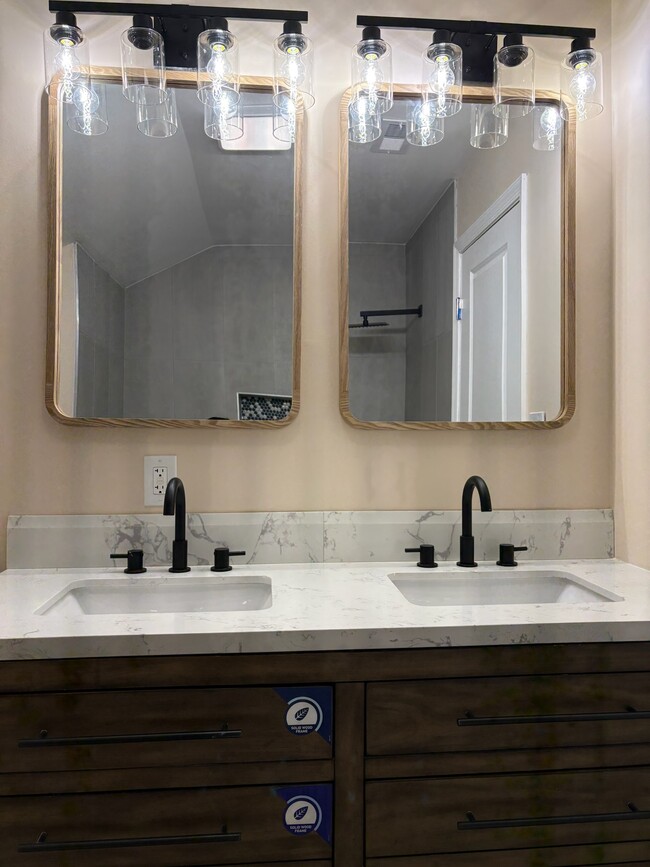 Building Photo - 516 Delaware Ave