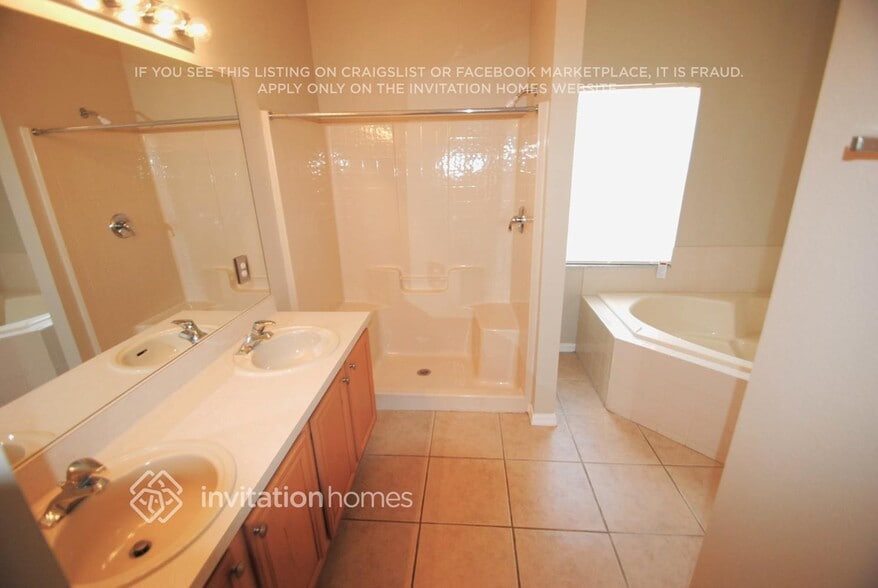 Building Photo - 805 Hastin Pl