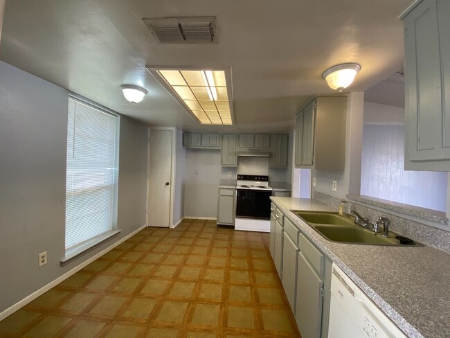 Building Photo - Great location!! Dont miss this 3 Bed house with rent below $1500!
