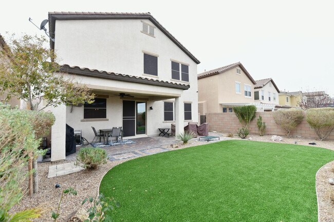 Building Photo - Gorgeous 3bed / 2.5bath home located in Tuscany!