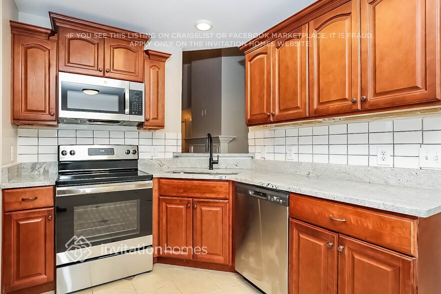 Building Photo - 214 Glade Dr