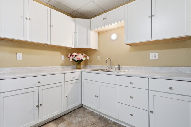 Building Photo - This well-maintained 4-bedroom, 2-bath duplex offers a spacious layout with all the comforts of h...