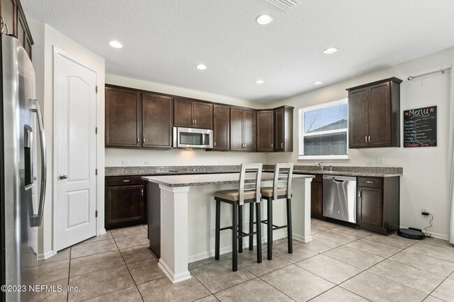 Building Photo - 3315 Ridgeview Dr