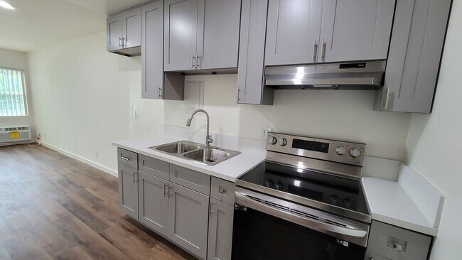 Building Photo - 1 Month Free! Fully Renovated Studio with ...