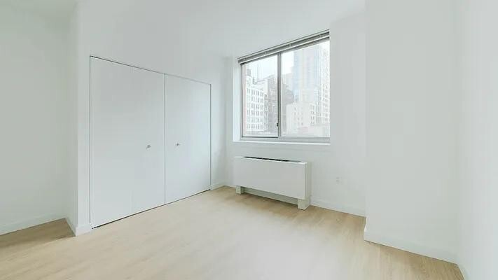 Building Photo - 400 W 37th St