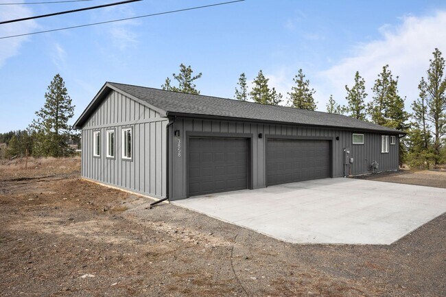 Building Photo - BEAUTIFUL Spacious Modern Grandview Single Level Home!