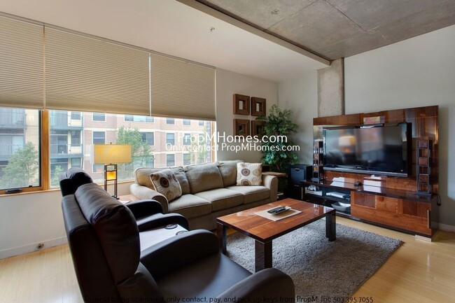 Building Photo - Luxury Goose Hollow Living – 1 Bedroom + S...